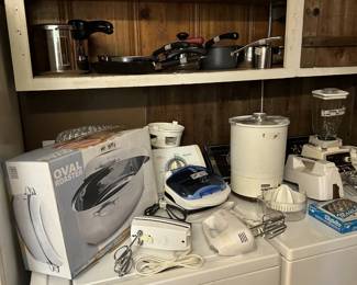 NIB OVAL ROASTER, SMALL APPLIANCES, POTS & PANS