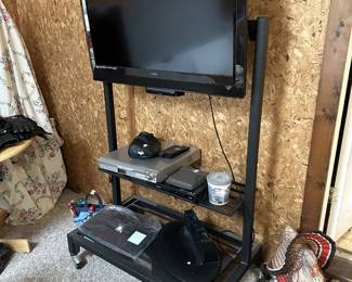 VSIO TV ON STAND AND DISK PLAYER (BENIFITS FOOD PANTRY)