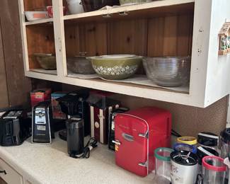 SET 4 MATCHING PYREX MIXING BOWLS, OTHER MIXING BOWLS 