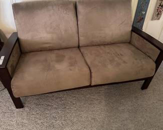 VERY NICE LOVE SEAT
