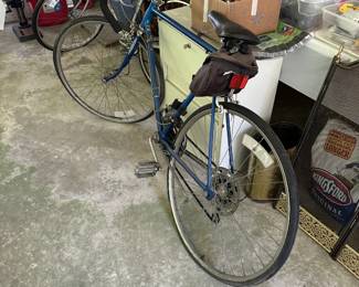 VINTAGE SCHWINN BIKE