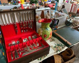Silver with chest, guillotine-style paper cutter