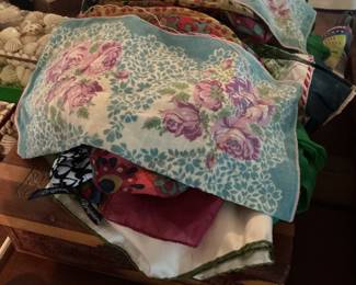 Ladies vintage hankies / scarves