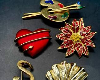 (4) Fun Brooches/Pins & Scarf Clip