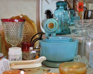 Sunbeam Stand Mixer in Aqua with Oribinal Bowls - Cord needs to be replaced.