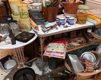 Vintage kitchen items 