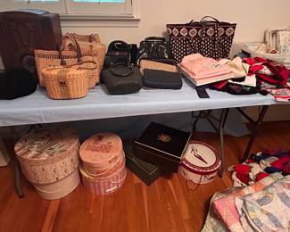 Purses/handbags/linens