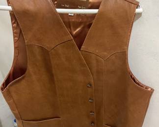 Men's leather vest.  size xl