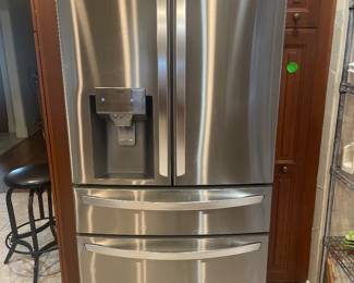 Thin Q Refrigerator