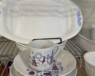 Corning Ware and 3 pieces children's set