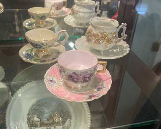 Tea cups & saucers