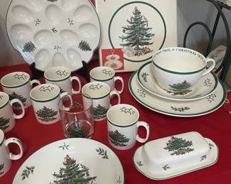 Spode Christmas tree dishes - upclose view