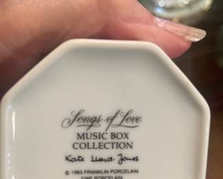 Music box collection mark - Songs of Love.  8 music boxes
