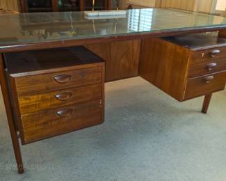 Kai Kristiansen floating top desk