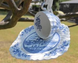Teacup and saucer bird feeders