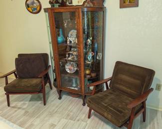 Pair of Hans Wegner chairs and a curved glass oak curio cabinet