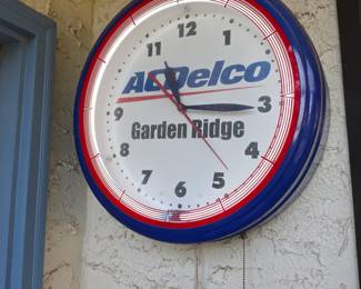 AC Delco clock (clock does/t work, but the light does