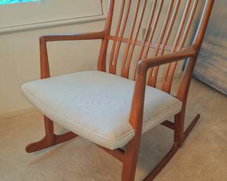 Hans Wegner M33 rocking chair (repaired)