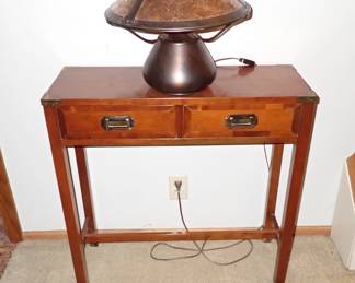 SM SIDE TABLE W/ DRAWERS - AMBER MICA BEAN POT TABLE LAMP