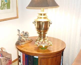SWIVEL BOOK END TABLE - BRASS LAMP