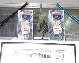 TWINS BOBBLE HEADS