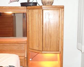 OAK HEADBOARD STORAGE ON THE ENDS HEADBOARD IN MIDDLE