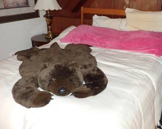 QUEEN BED