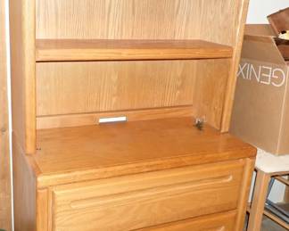 OAK DESK W/BOOKCASE