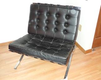TUFFTED BLACK CHROME CHAIR