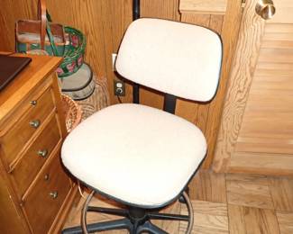 OFFICE CHAIR