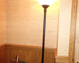 BLK FLOOR LAMP