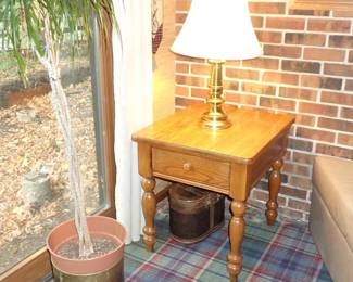OAK END TABLE - BRASS LAMP -