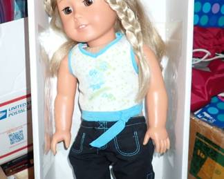 LOTS OF AMERICAN GIRL DOLLS & ACCESSORIES
