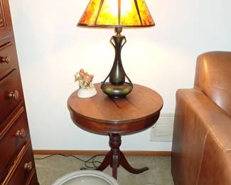 TRI LEG SIDE TABLE - UNIQUE LAMP - PLANTERS