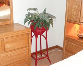 RED WICKER PLANT STAND