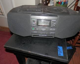 GREAT ...Sony portable boom box for AM/FM CD and cassette with REMOTE control....fully functional!