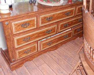 Cest of drawers / Dresser used as a buffet ! Has 2 matching nightstands