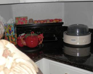 LOTS of kitchen items....see next photos