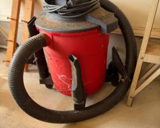 Shop vacuum