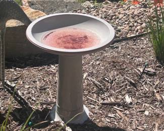 g Outdoor Birdbath