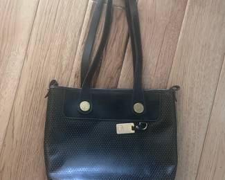 b Dooney Bourke