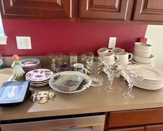 Dishes, misc kitchen items