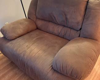 Oversized reclining chair-and-a-half