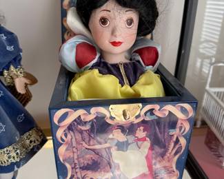 Enesco Disney Snow White Musical Jack-in-the-Box