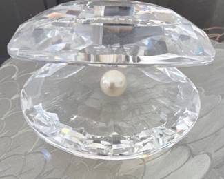 Swarovski Crystal Oyster with Pearl #014389