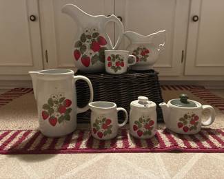 Vintage McCoy Strawberry Country Pattern