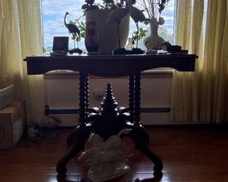 Antique Oak Parlor with Barley Twist legs and Pedestal base