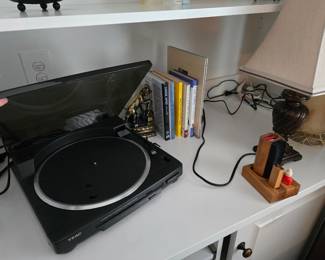 Turntable / record player