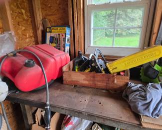 Gas can, chain saw
