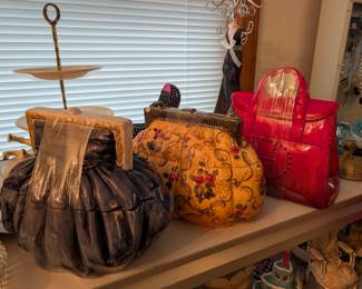Purse containers